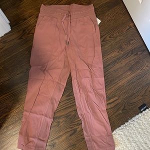 Lululemon dance studio crop